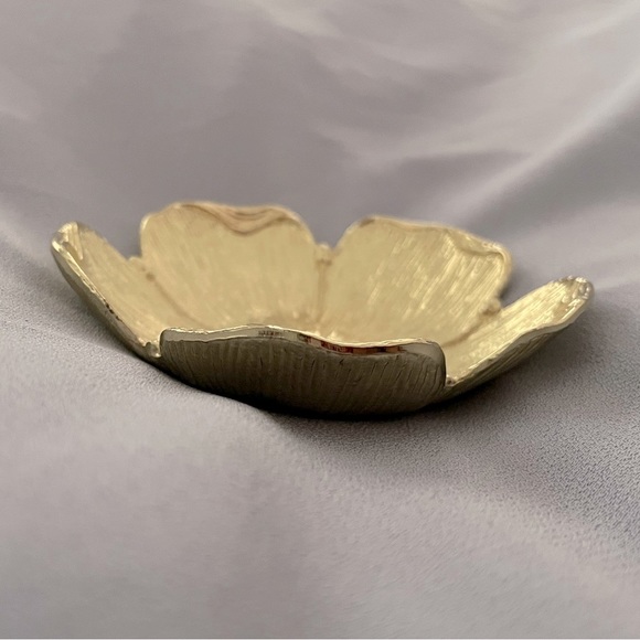 Gold poppy trinket dish - Picture 3 of 5